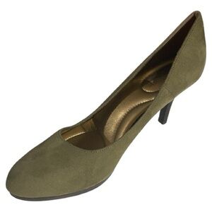 Kelly & Katie Pumps, 3” High Heel, Faux Suede, Sz 9, Olive Green, Neutral